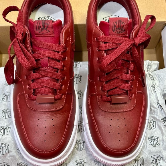 *NWT NIB* NIKE AirForce One Pixel Team Red — 7.5 - Picture 7 of 9